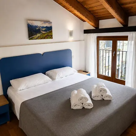 Guest & Hotel *