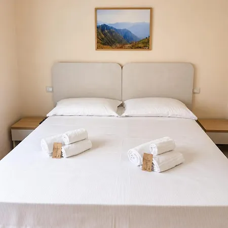 Guest & Hotel