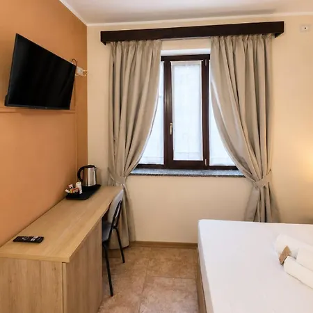 Guest & Hotel
